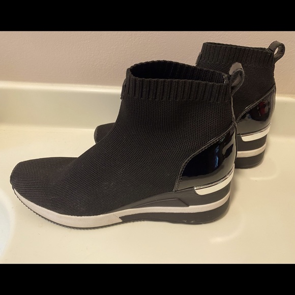 Michael Kors Skyler Stretch-Knit Sock Sneaker - Size 8 - Picture 1 of 3